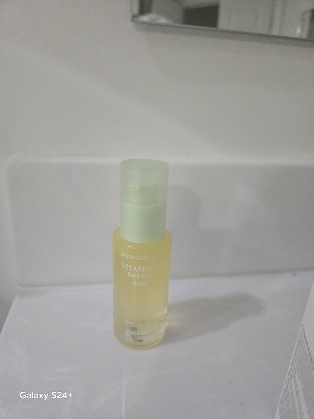 Tangerine Vitamin Serum - Pale Green & Soft Yellow Radiance